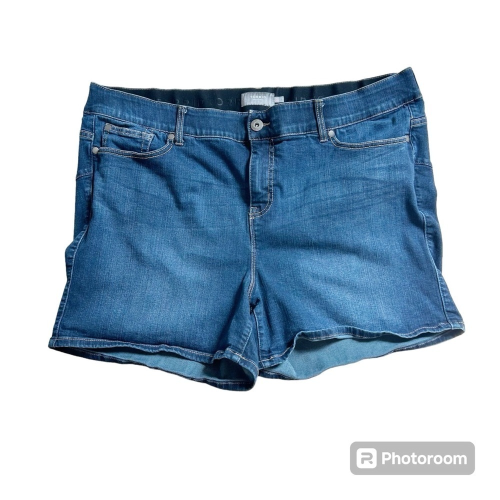 Torrid Feel the Fit size 22 Denim Shorts Stretch Bundle and Save